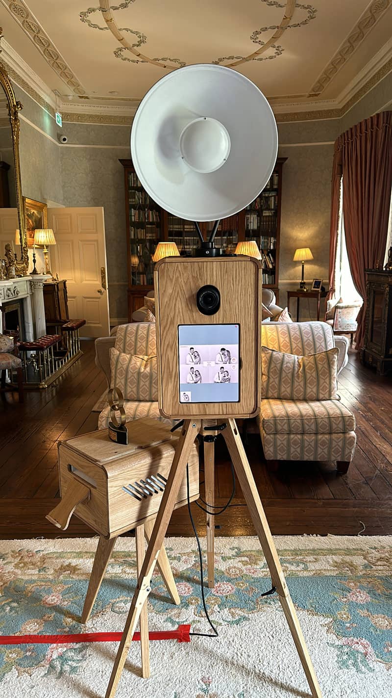 picture of a vintage photo booth hire for weddings - Picabooth Ireland
