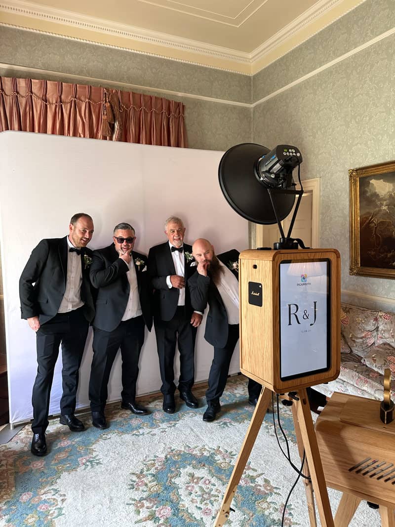 picture of a vintage photo booth hire for weddings - Picabooth Ireland