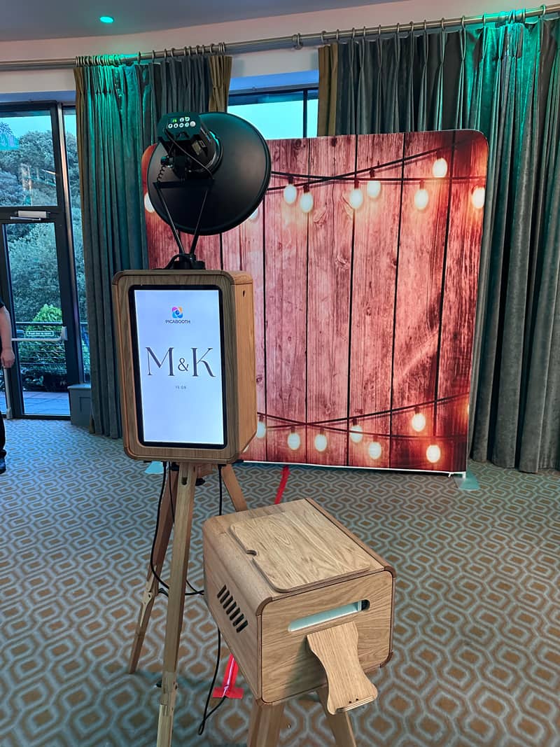 picture of a vintage photo booth hire for weddings - Picabooth Ireland