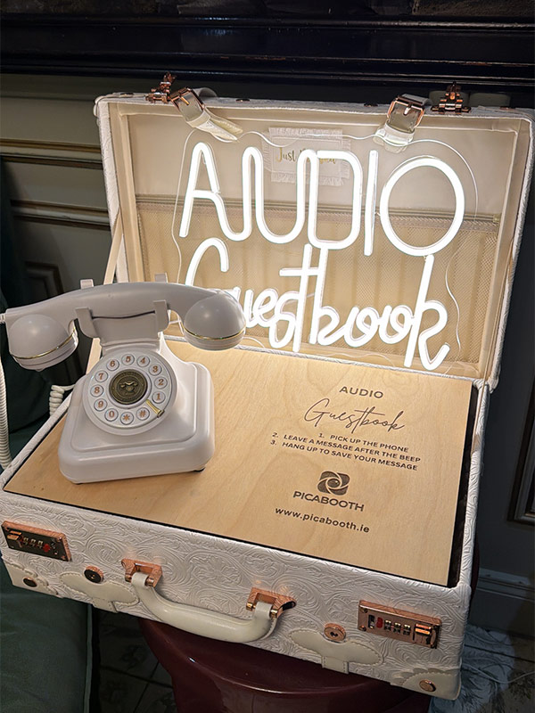 image of an audio guestbook available to hire from Picabooth